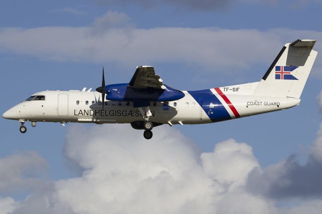 de Havilland Dash 8-300 (TF-SIF)