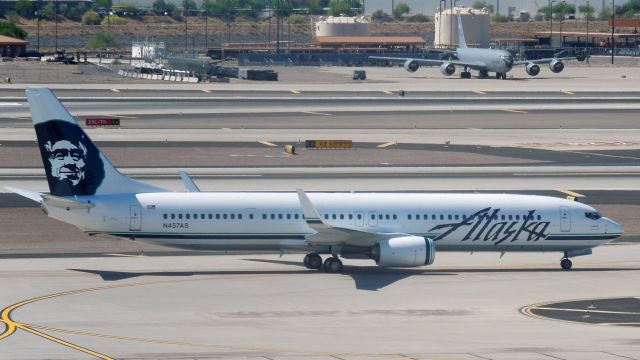 Boeing 737-900 (N457AS)