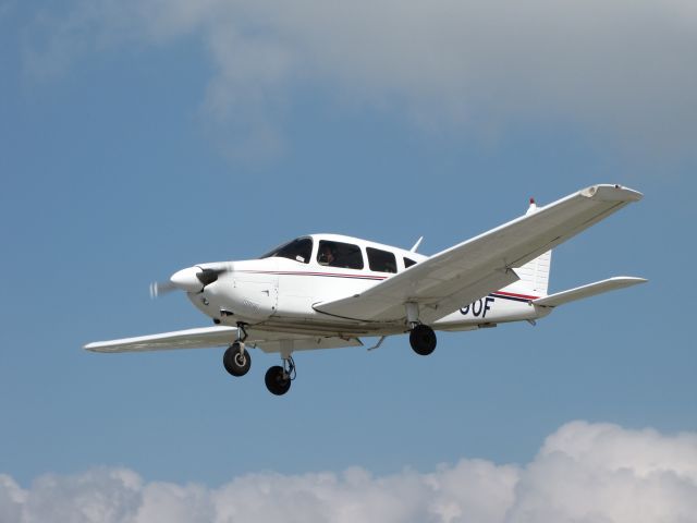 Piper Cherokee (N8890F)