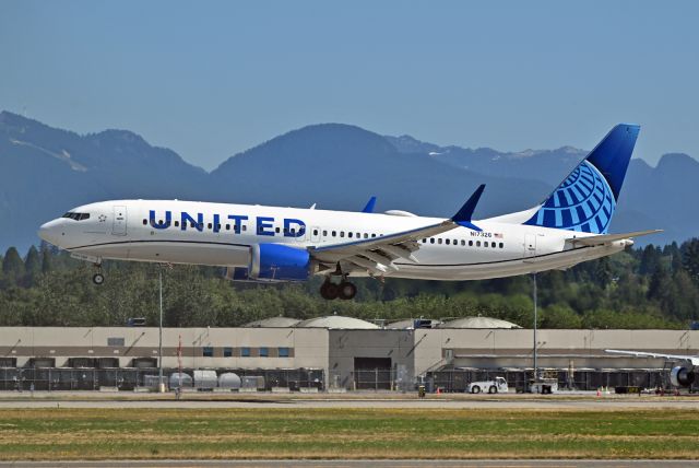 Boeing 737 MAX 8 (N17326)