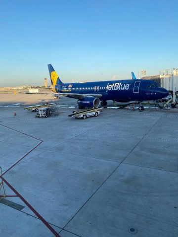 N775JB — - N775JB resting in between flights. The Vets in Blue livery has been modified since this picture, but is still on the same aircraft