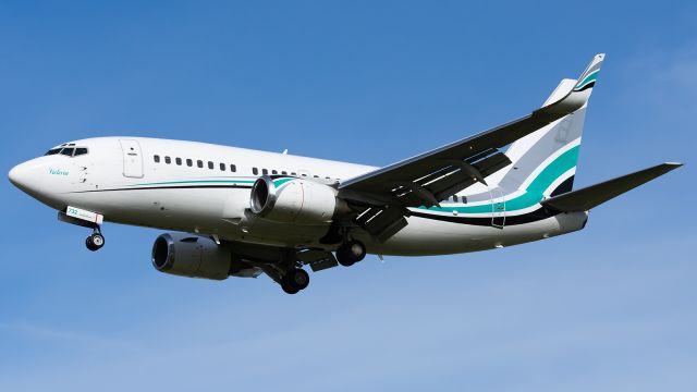 Boeing 737-500 (N732KA)