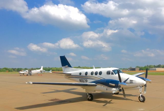 Beechcraft King Air 90 (N557P)