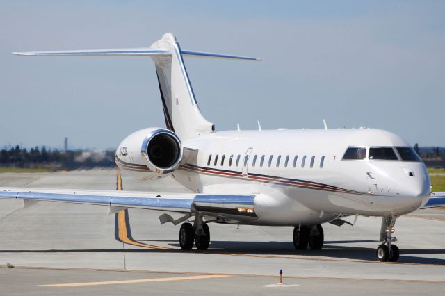 Bombardier Global Express (N142QS)