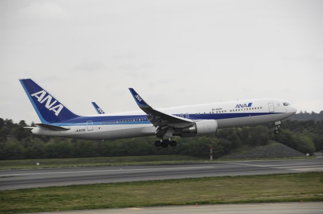 BOEING 767-300 (JA620A) - Final Approach to Narita Intl Airport rwy16L on 2013/04/18