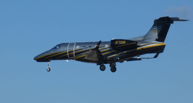 Embraer Phenom 300 (N7DR) - On final is this 2015 Embraer Phenom 300 in the Winter of 2021.