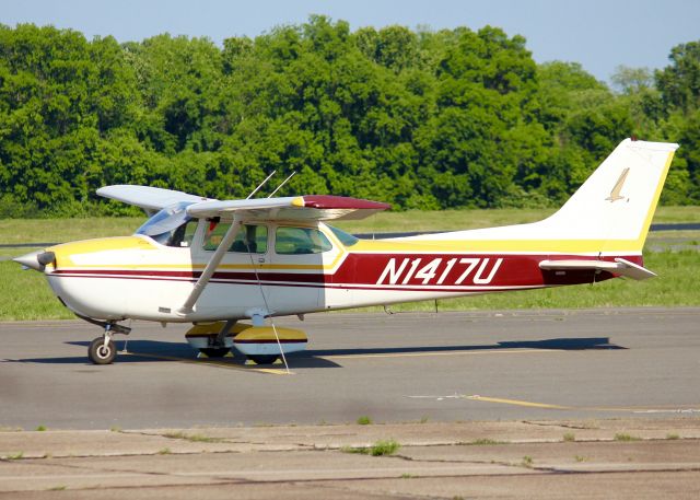 Cessna Skyhawk (N1417U) - At Downtown Shreveport.