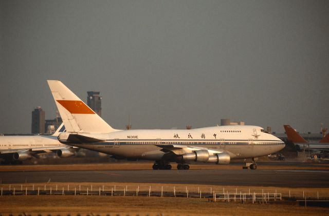 BOEING 747SP (N1301E) - Departure at Narita Intl Airport Rwy16 on 1988/01/02