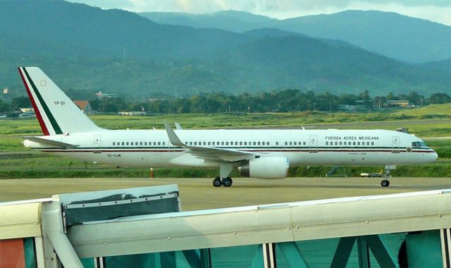 Boeing 757-200 (TAP1) - Mexican presidential aircraft.