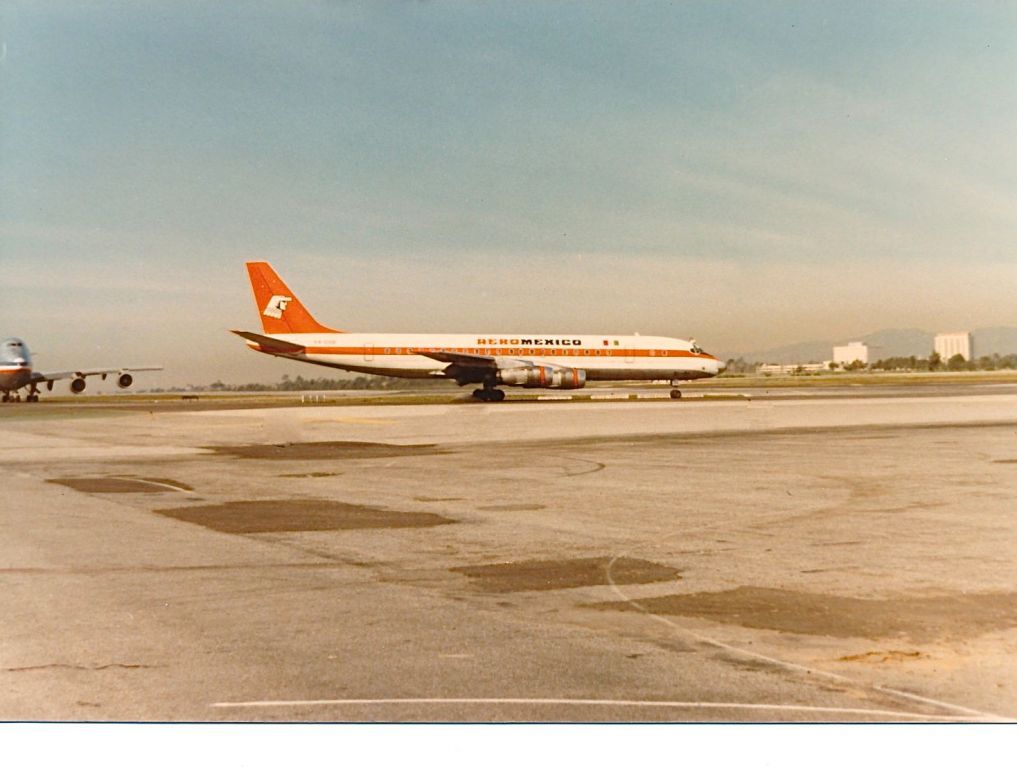 — — - AeroMexico DC-8 ready for takeoff at KLAX spring 1977