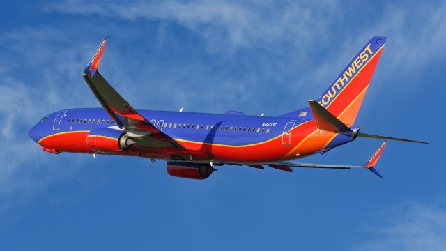 Boeing 737-800 (N8603F) - Great morning light, very crisp, zero haze or heat waves.