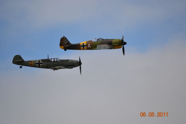 — — - FW 190 and Bf 109 in formation over Paine Field, Aug. 6th 2011