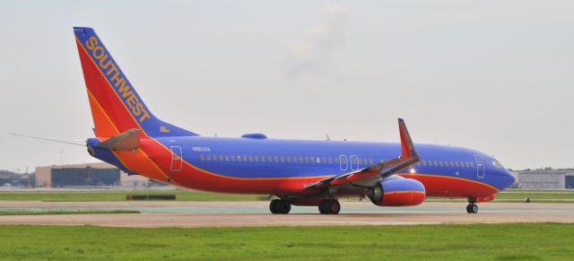 Boeing 737-800 (N8610A)