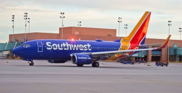 Boeing 737-700 (N215WN)