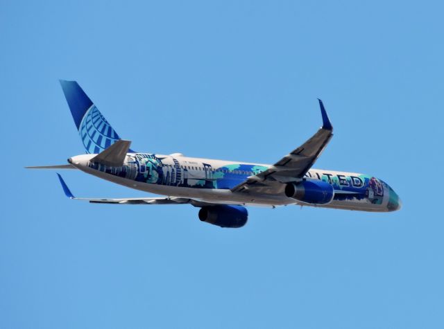 Boeing 757-200 (N14102) - The United "Her Art Here - New York/New Jersey" livery minutes before landing, winter 2019.