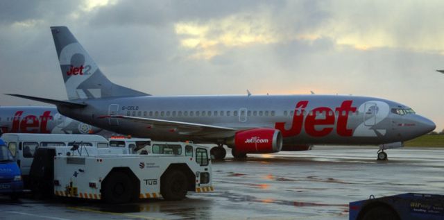 BOEING 737-300 (G-CELD)