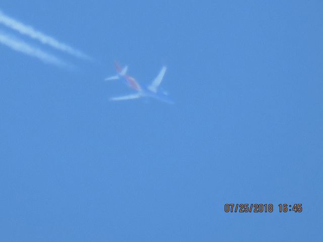 Boeing 737-800 (N8699A)