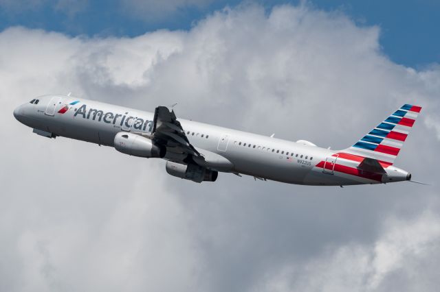 Airbus A321 (N922US)