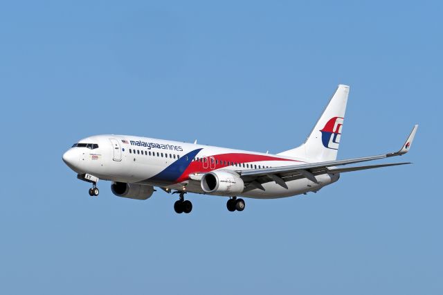 Boeing 737-800 (9M-MXY) - Boeing 737-8H6. Malaysia Airlines 9M-MXY, final runway 03 YPPH 100519