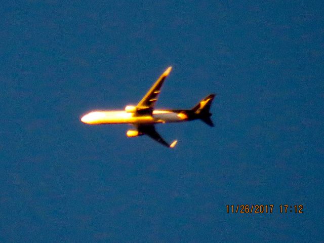 BOEING 767-300 (N348UP)