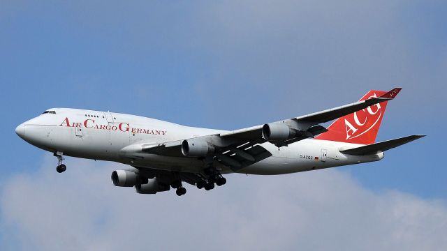 Boeing 747-400 (D-ACGC) - Im Landeanflug