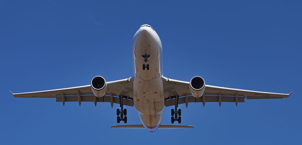 Airbus A330-300 (VH-EBK) - RWY 36 Touch & Gos