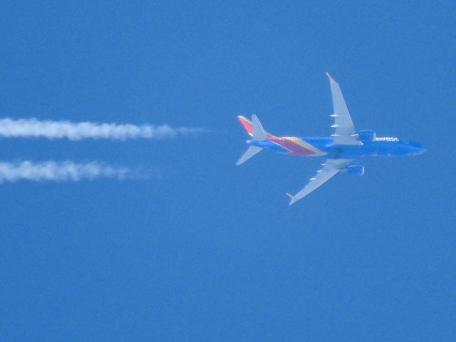 Boeing 737 MAX 8 (N8816Q) - SWA2353br /PHX-MDWbr /11/06/2024