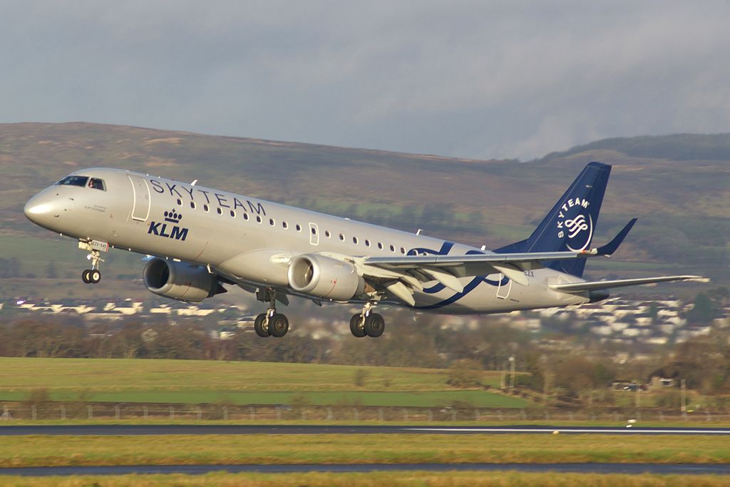 Embraer ERJ-190 (PH-EZX)