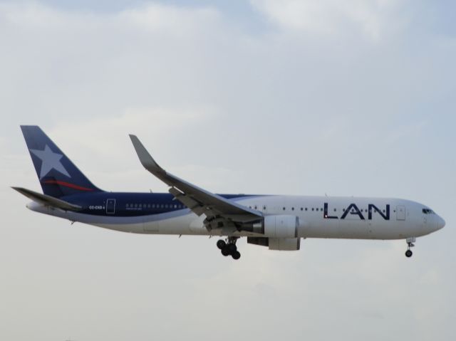 BOEING 767-300 (CC-CXD)