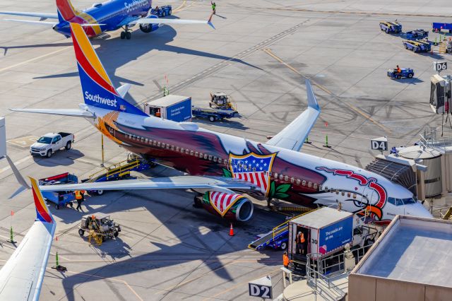 Boeing 737-800 (N8619F) - Southwest Airlines 737-800 parked at the gate at PHX on 11/28/22. Taken with a Canon 850D and Tamron 70-200 G2 lens. 