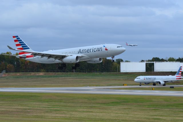 Airbus A330-200 (N291AY) - Arriving 18C at KCLT - 10/26/19