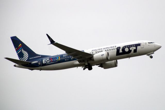 Boeing 737 MAX 8 (SP-LVH) - Airborne off rwy 27L on 26-Jul-23 operating flight LOT280 to EPWA.