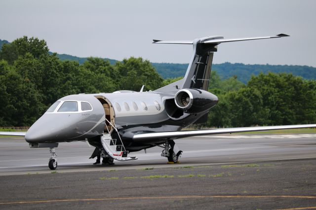 Embraer Phenom 300 (N8PC)