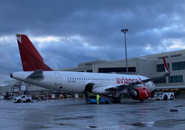 Airbus A320 (HK-5409) - A320neo
