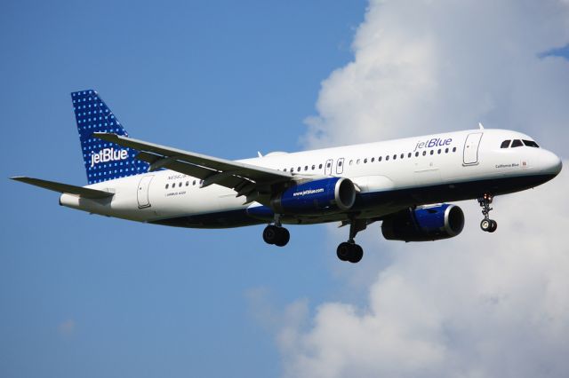 Airbus A320 (N656JB) - "California Blue"