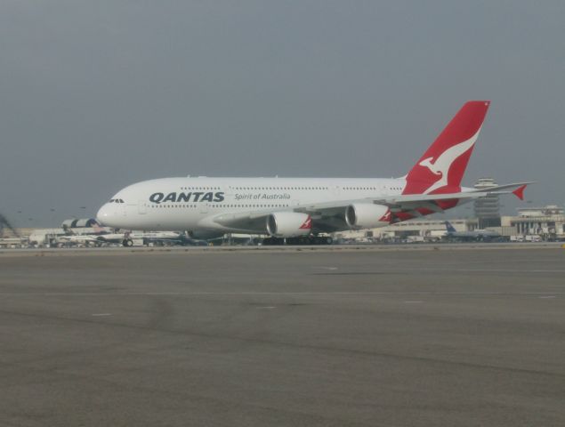 — — - A380 landing at KLAX