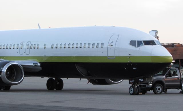 BOEING 737-400 (N753MA)