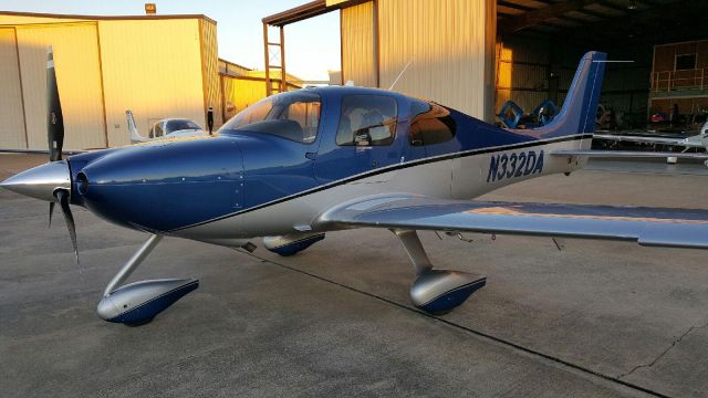 Cirrus SR-22 (N332DA)