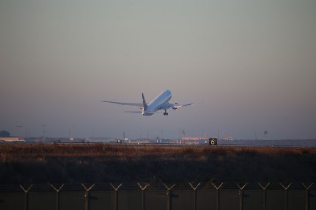 BOEING 767-400 (N834MH)