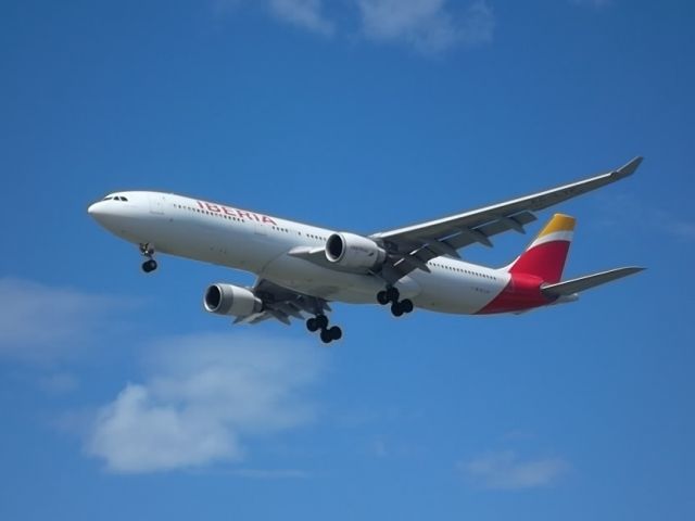 Airbus A330-300 (EC-LYF)