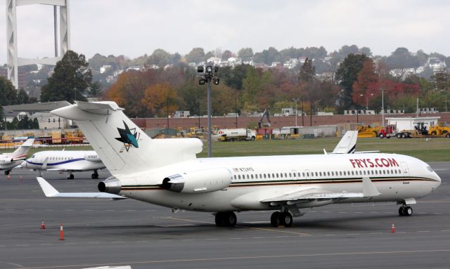 BOEING 727-200 (N724YS) - San Jose Sharks in town playing the Bruins.