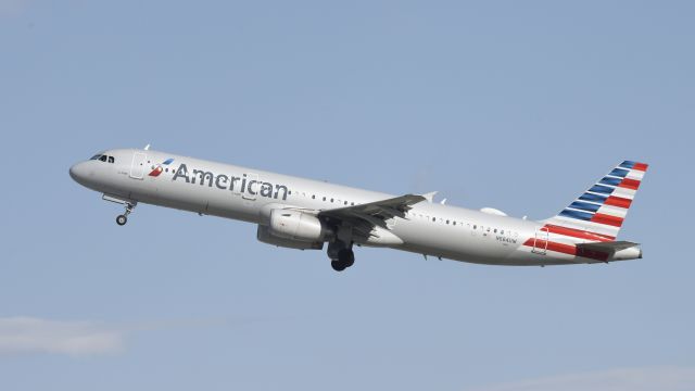 Airbus A321 (N584UW) - Departing LAX on 25R