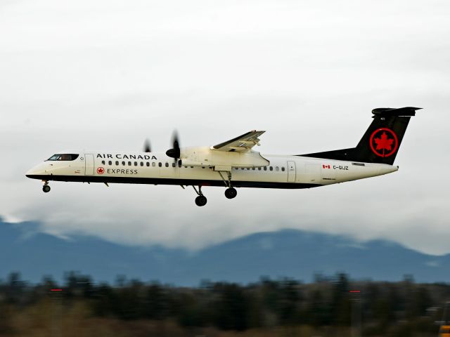 de Havilland Dash 8-400 (C-GIJZ)