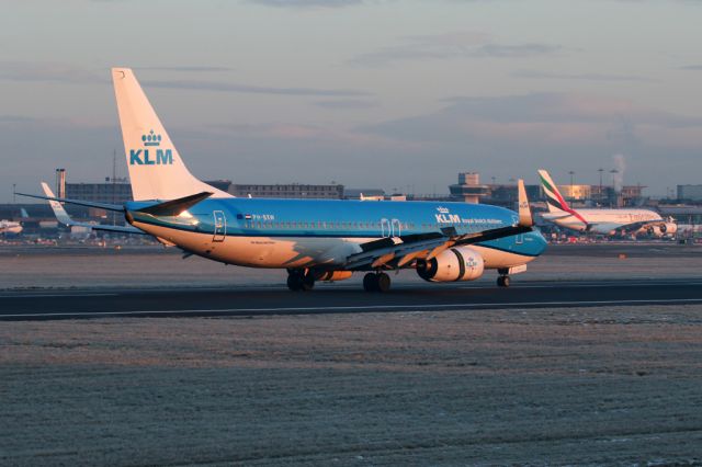 Boeing 737-800 (PH-BXW) - KL1073 arriving from Amsterdam and using the full length of 05R to get to terminal 3