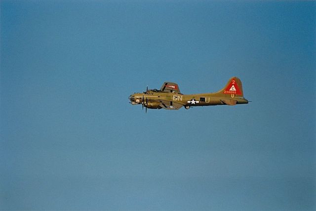 Boeing B-17 Flying Fortress (N900RW) - B-17 preforming at the Air Power Air Show in KOKC