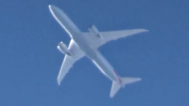 Boeing 787-9 Dreamliner (N825AA) - 20,000 ft above me to Dallas Forth-Worth.