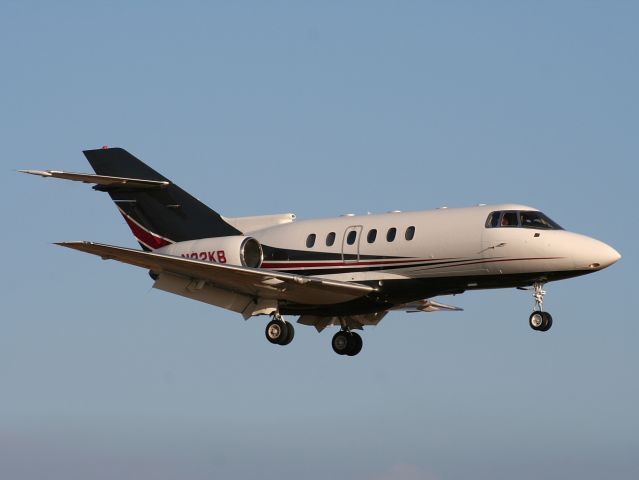 Hawker 800 (N32KB) - RWY 24.