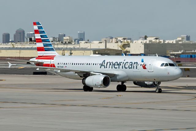 Airbus A320 (N679AW)