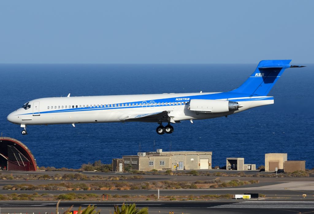 McDonnell Douglas MD-87 (N287KB)