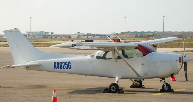 Cessna Skyhawk (N4625G) - Daytona aviation school Aruba 